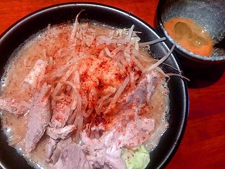 麺者我楽 @長野市青木島町 「みそ&小辛&生卵 890円」 麺者我楽 @長野市青木島町 「みそ&小辛&生卵 890円」
