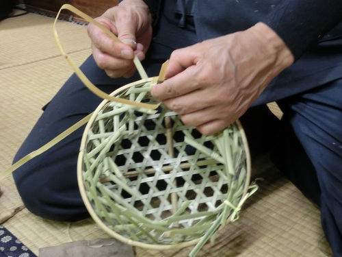戸隠伝統工芸品「竹細工」づくりの講座に参加しました