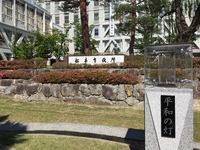 松本市役所の建て替え特別委員会が設置され、意見聴取の取り組みについて報告。市民説明会では、場所の決定経緯も説明されます。
