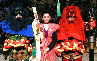 鬼は〜そと!福は〜うち!諏訪大社・節分祭。 鬼は〜そと!福は〜うち!諏訪大社・節分祭。
