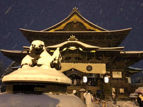 善光寺に初詣は、人の少ない時間帯に・・・。 善光寺に初詣は、人の少ない時間帯に・・・。