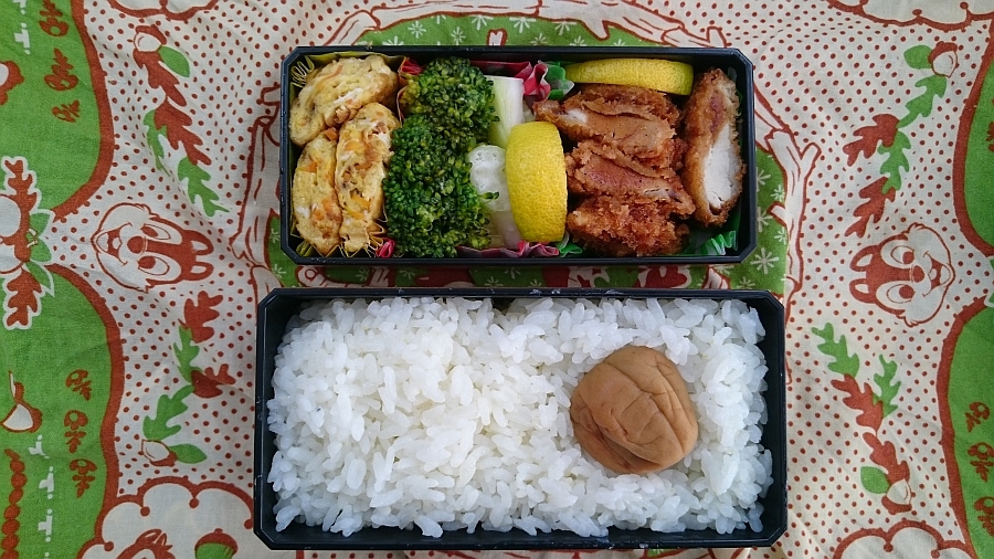チキンカツとにんじんのオムレツ弁当 チキンカツとにんじんのオムレツ弁当