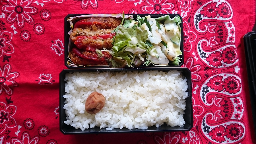 メンチカツと笹かまの弁当 メンチカツと笹かまの弁当
