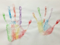 ナナカラーさんの色育　虹色の手形ワークショップ
