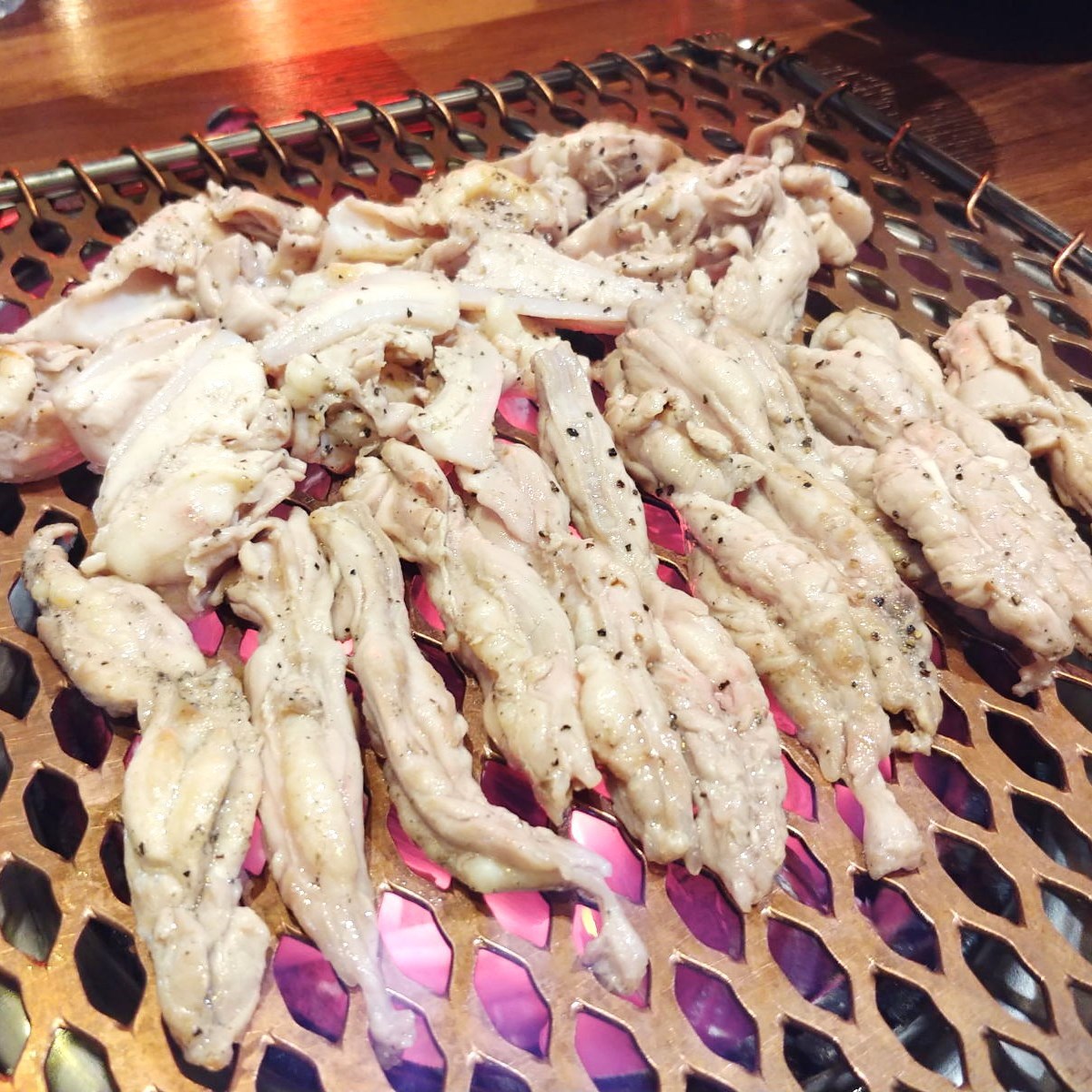釜山水営区民楽洞　ケストラン　鶏ネックと肉付き鶏軟骨の炭火焼き＆トルティーヤ