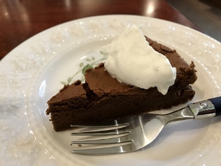オードリーヘップバーンのチョコレートケーキ☆パティスリー・オー・スガ