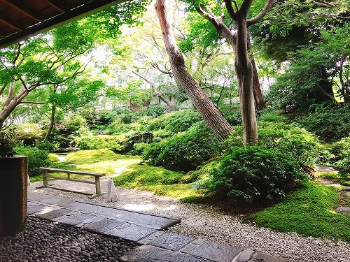 小布施町　桜井甘精堂泉石亭。