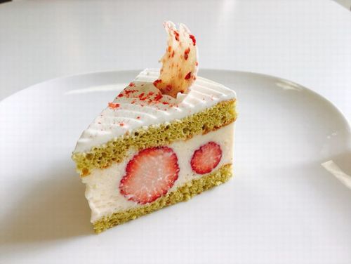 ホワイトチョコとストロベリーのケーキ ホワイトチョコとストロベリーのケーキ