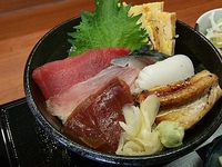 菊寿司　～ランチは好きなネタが選べる海鮮丼～