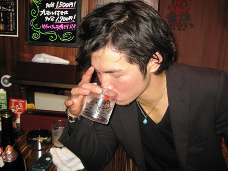 イケメンはKu焼酎を飲む