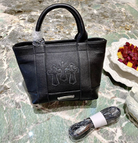 CHROME HEARTS｜パッカブル仕様のナイロンバッグ登場
