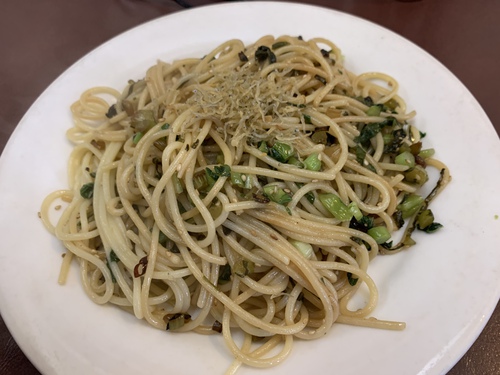 長野駅前でスパゲッティを食べたくなったらアルデンテに行きます。ボクのイチオシは野沢菜。