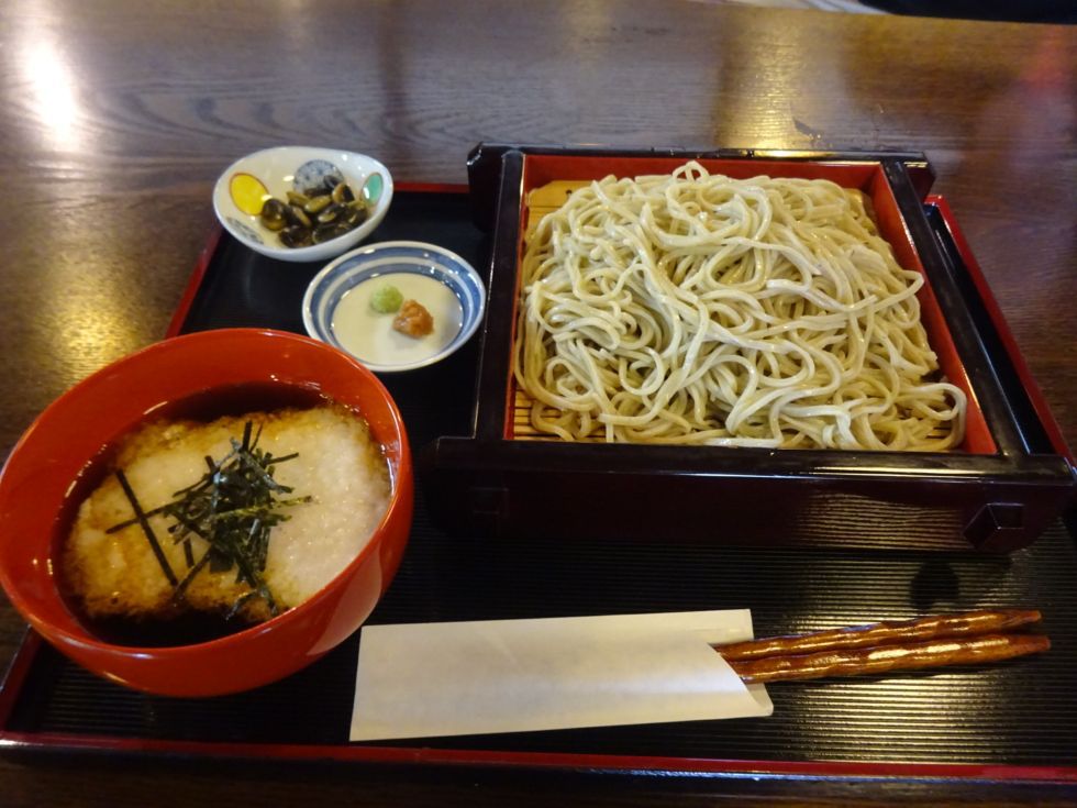 利根川蕎麦店 観光客のリピーターが多い萱引き屋根の品のあるお蕎麦屋さん 利根川蕎麦店 観光客のリピーターが多い萱引き屋根の品のあるお蕎麦屋さん