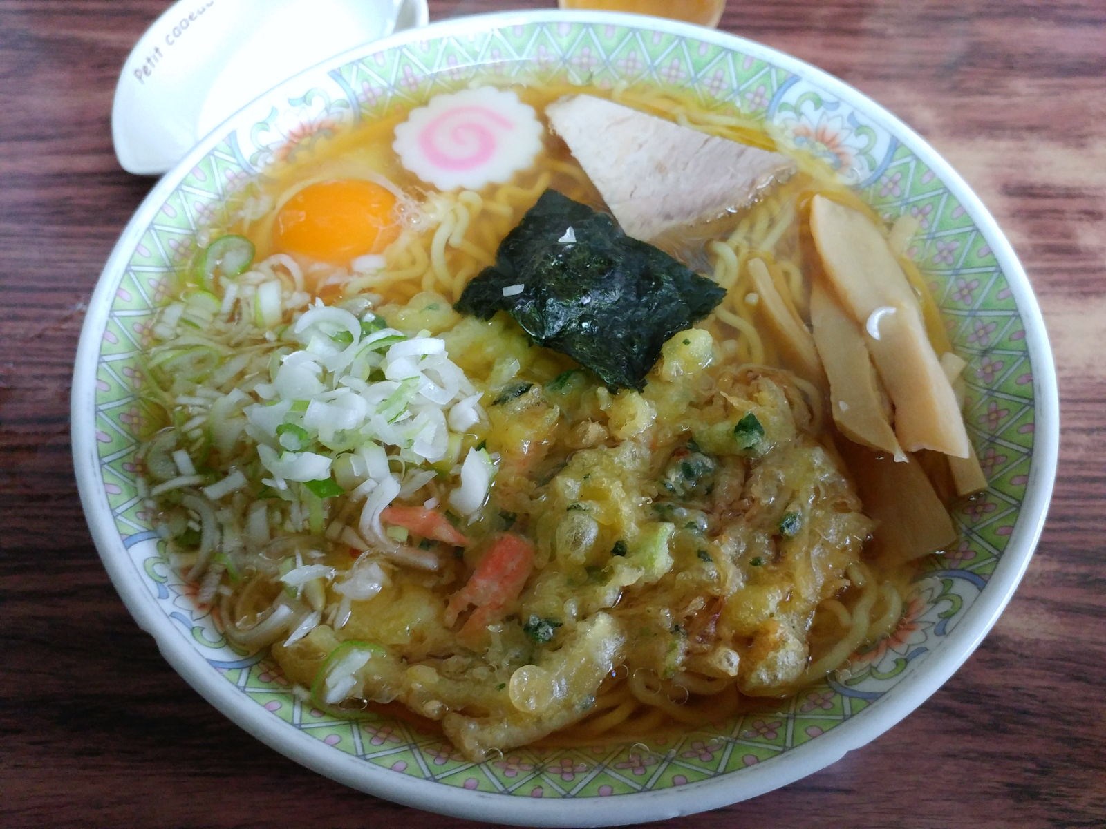 天ぷらラーメンの名店「しず本」(松本市庄内) 52年の営業に幕を下ろす 親父さん女将さんお疲れ様でした 天ぷらラーメンの名店「しず本」(松本市庄内) 52年の営業に幕を下ろす 親父さん女将さんお疲れ様でした