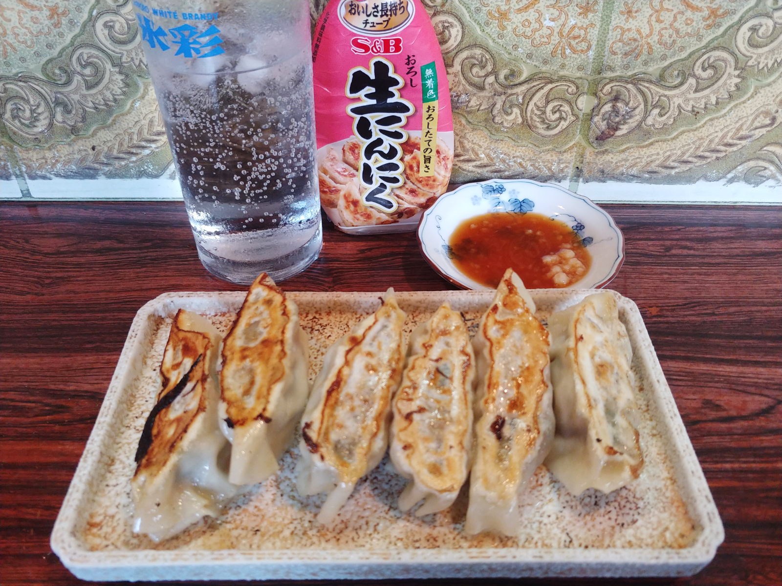 行者にんにく餃子&山菜天ぷら盛り合わせ @信州の深夜食堂大町市強面のうどん屋のオヤジグルメ 行者にんにく餃子&山菜天ぷら盛り合わせ @信州の深夜食堂大町市強面のうどん屋のオヤジグルメ