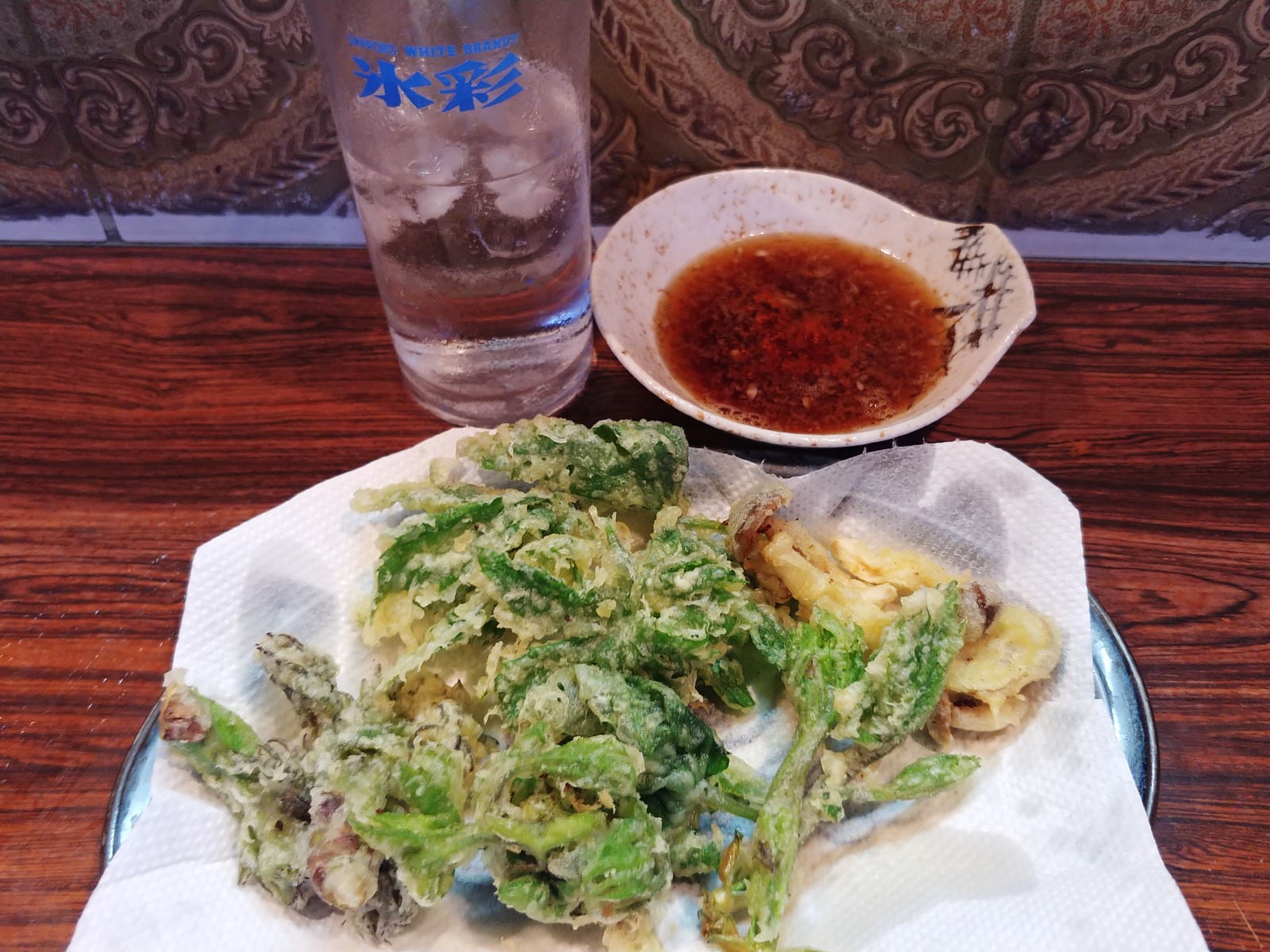 行者にんにく餃子&山菜天ぷら盛り合わせ @信州の深夜食堂大町市強面のうどん屋のオヤジグルメ 行者にんにく餃子&山菜天ぷら盛り合わせ @信州の深夜食堂大町市強面のうどん屋のオヤジグルメ