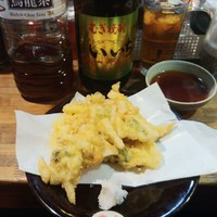 筍かき揚げ＆常連の成田さん好物のおつまみカレー　＠大町市スタンド割烹扇