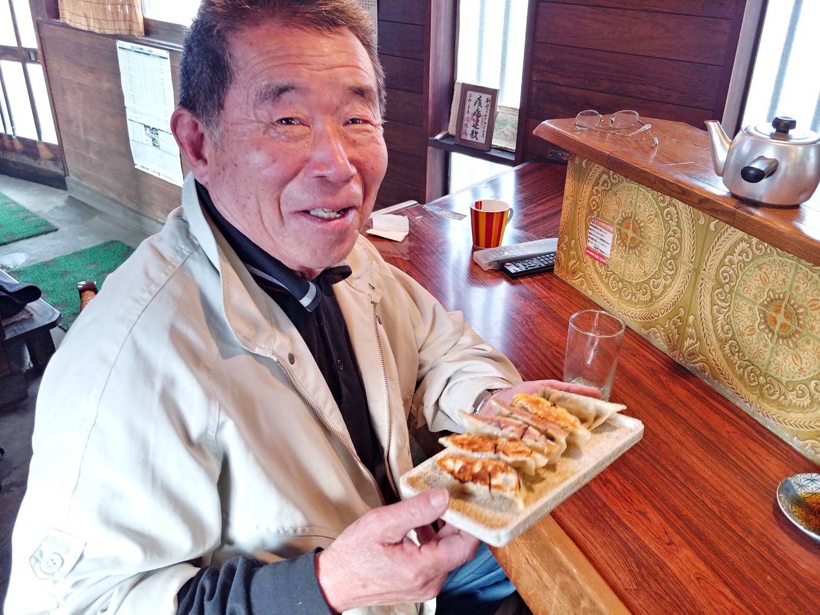 スープ餃子&焼餃子で田中の父ちゃんと一杯 @信州の深夜食堂大町市にし川 強面のうどん屋のオヤジグルメ スープ餃子&焼餃子で田中の父ちゃんと一杯 @信州の深夜食堂大町市にし川 強面のうどん屋のオヤジグルメ