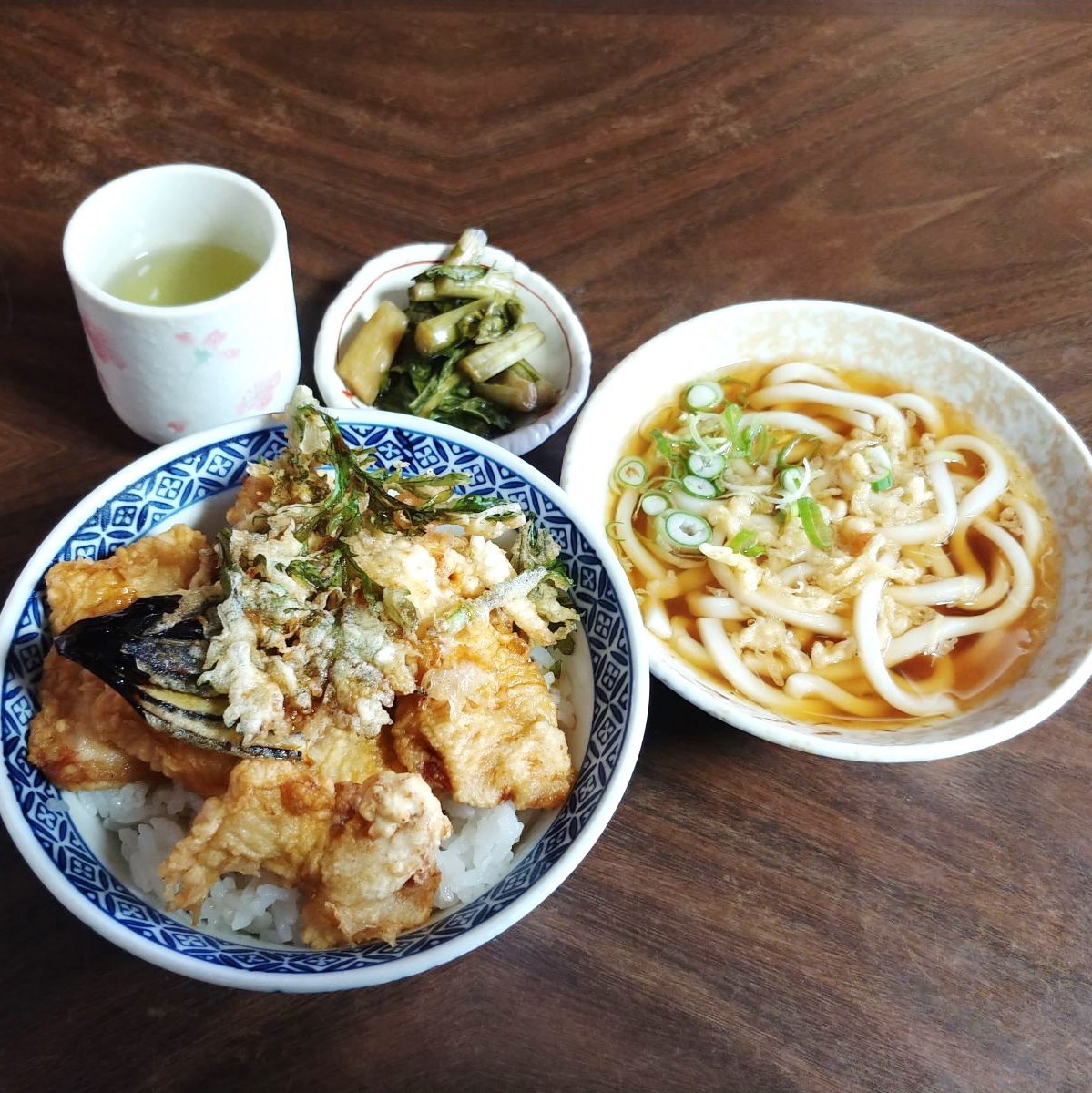 よしの食堂 高級天ぷら店をも凌駕する 税込800円の肉天丼 @大町市日の出町ランチグルメ よしの食堂 高級天ぷら店をも凌駕する 税込800円の肉天丼 @大町市日の出町ランチグルメ