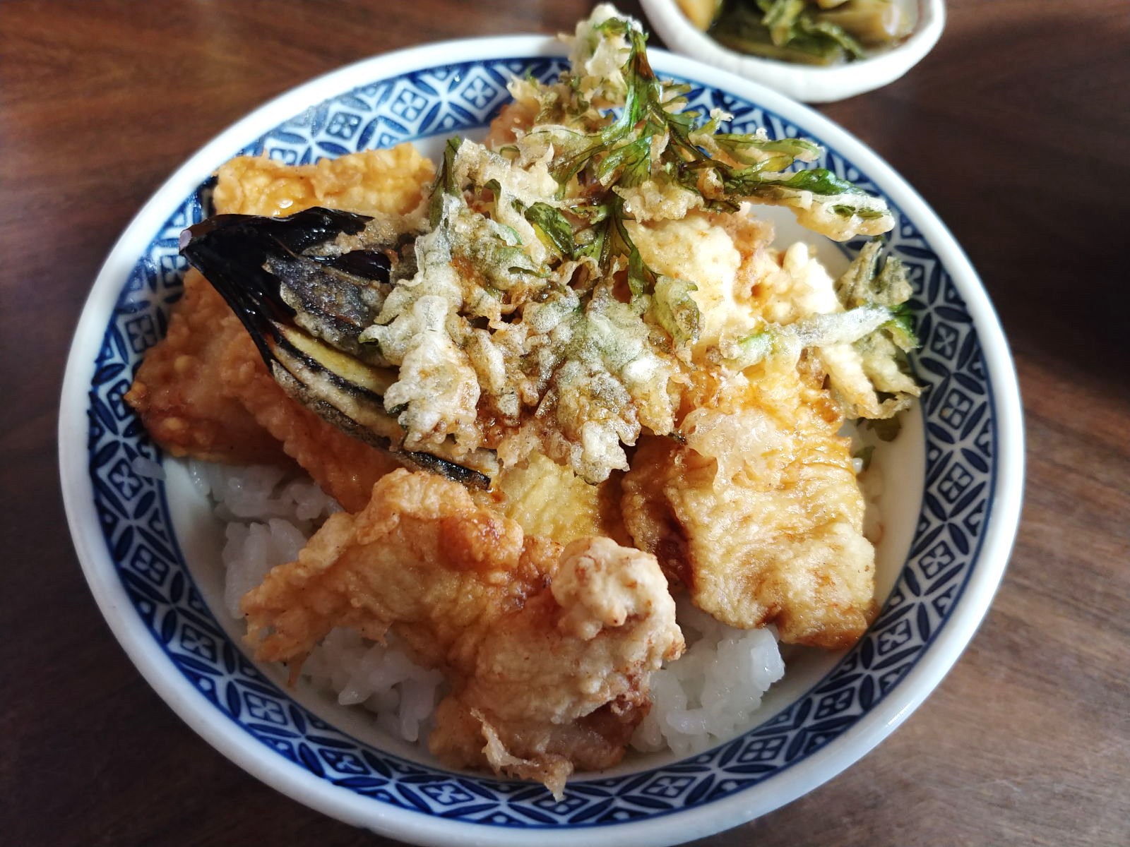 よしの食堂 高級天ぷら店をも凌駕する 税込800円の肉天丼 @大町市日の出町ランチグルメ よしの食堂 高級天ぷら店をも凌駕する 税込800円の肉天丼 @大町市日の出町ランチグルメ