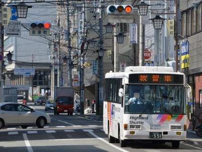 【川中島バス】 寿町通りを行く教習車