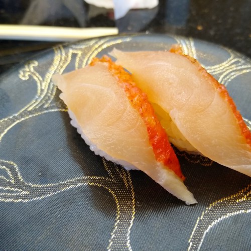 富山県は滑川市までドライブして、地場の回転寿司「祭りばやし」に行く