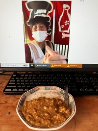 周ちゃんブログを見ながら食べる 麻婆咖喱ジャガイモ飯　＠大町市金ちゃん亭