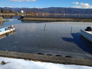 諏訪湖の氷