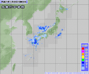 高い雲の下で