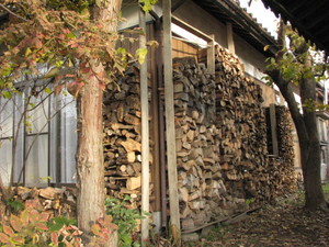 ・二シーズン分の薪を貯めた