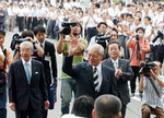 村井知事の初登庁へお供する連合長野会長