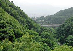 浅川の治水専用「穴あきダム」建設予定地付近=信毎web