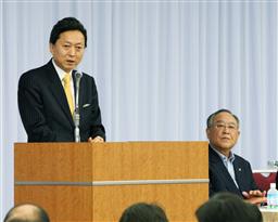 日本経団連との政策懇談会であいさつする民主党の鳩山代表。