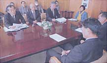 2008年2月21日 信濃毎日新聞紙面より