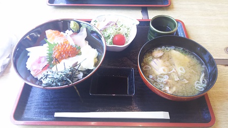 魚勢鱚や01:ちらし寿司丼、アラ汁