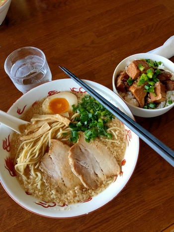 中華そば背脂煮干税込770円+チャーシューご飯税込310円 中華そば背脂煮干税込770円+チャーシューご飯税込310円