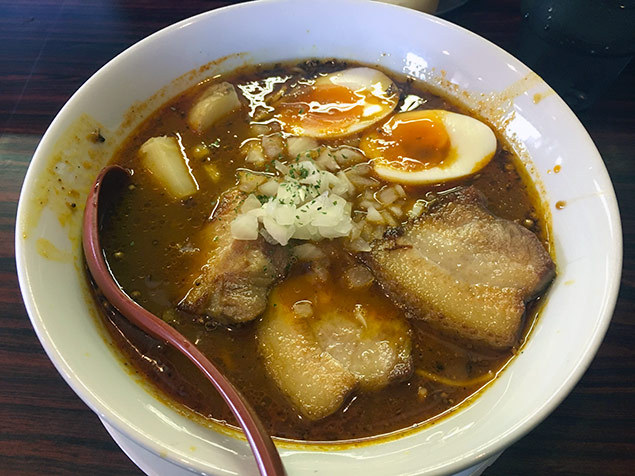 燕黒 スパイシーカレーラーメン 燕黒 スパイシーカレーラーメン
