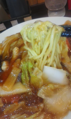 「ラッキー食堂まとや千曲店」あんかけ焼きそば大盛880円