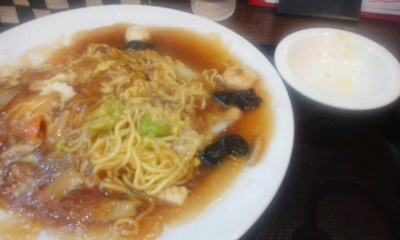 「ラッキー食堂まとや千曲店」あんかけ焼きそば大盛880円