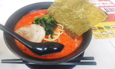「わらい屋」500円ランチ:豚骨旨辛ラーメン