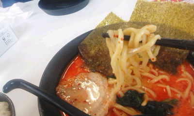 「わらい屋」500円ランチ:豚骨旨辛ラーメン