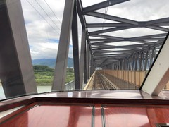 特急「ゆけむり」が村山橋の上で停車！？