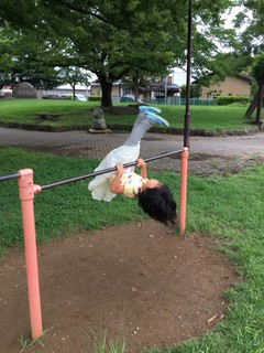 なぜまわるのか？そこに鉄棒があるから！