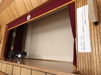 母校で
