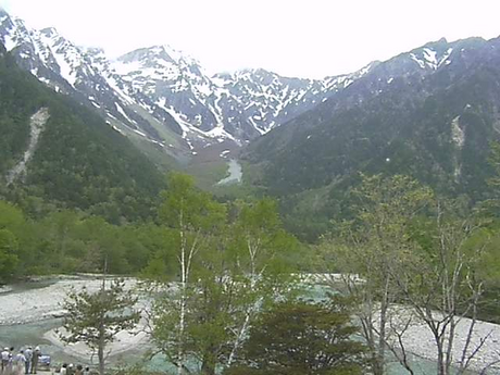 昨日はいまいちの天気で、穂高連峰の峰々は雲がかかっていた 昨日はいまいちの天気で、穂高連峰の峰々は雲がかかっていた