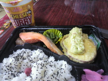 働かざる物食うべからず
