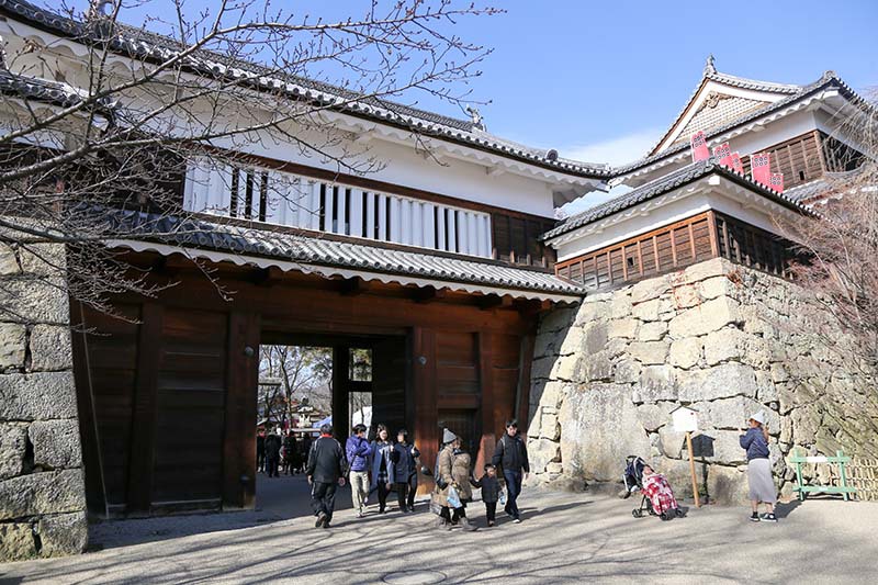 冬の上田城櫓門