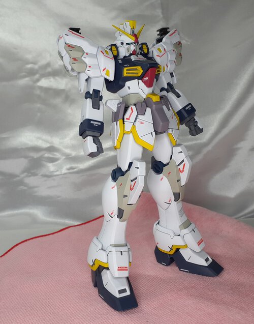MG版ガンダムサンドロックEW(アーマディロ装備) 重量級っス MG版ガンダムサンドロックEW(アーマディロ装備) 重量級っス