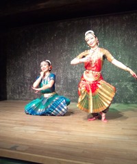 夜桜パフォーマンス インド舞踊