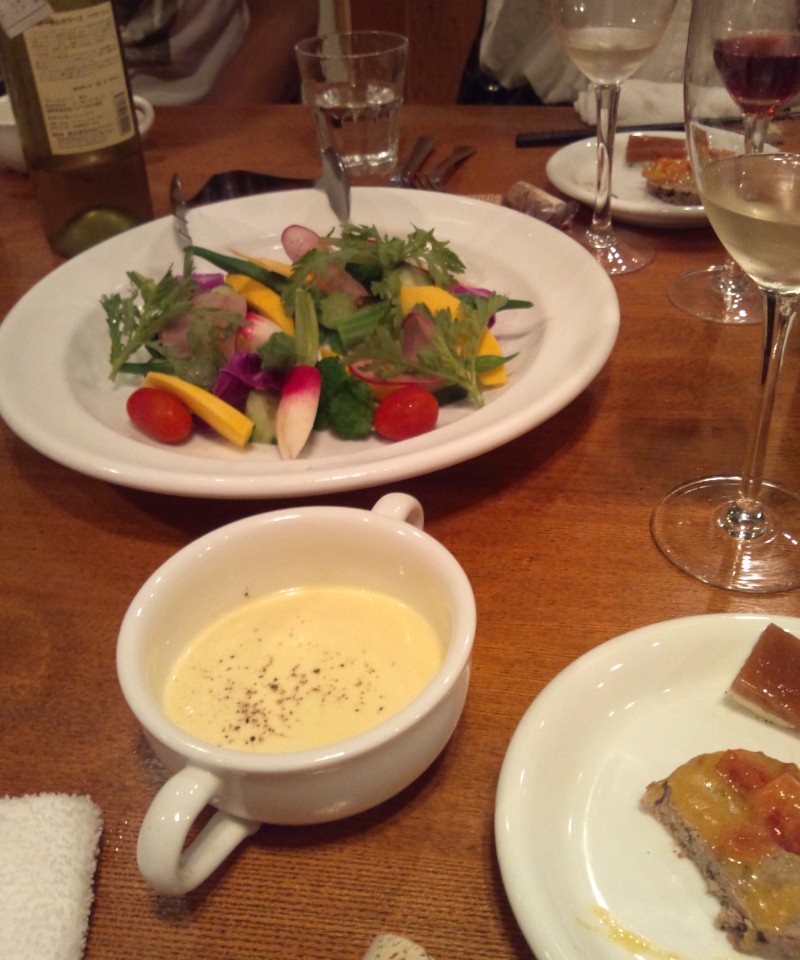 トムズレストランで飲んだくれ会議